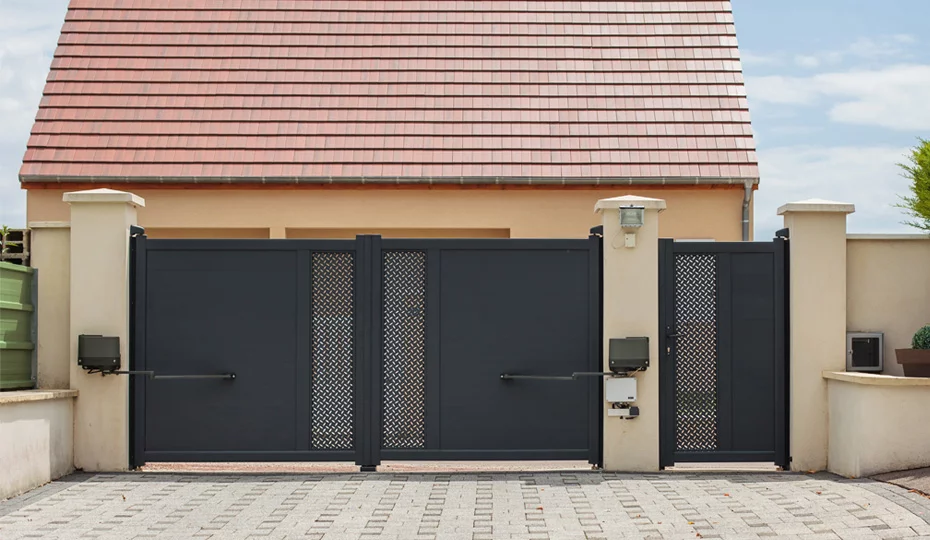 Portail Aluminium 2500 : robustesse et design pour les accès extérieurs — image 2