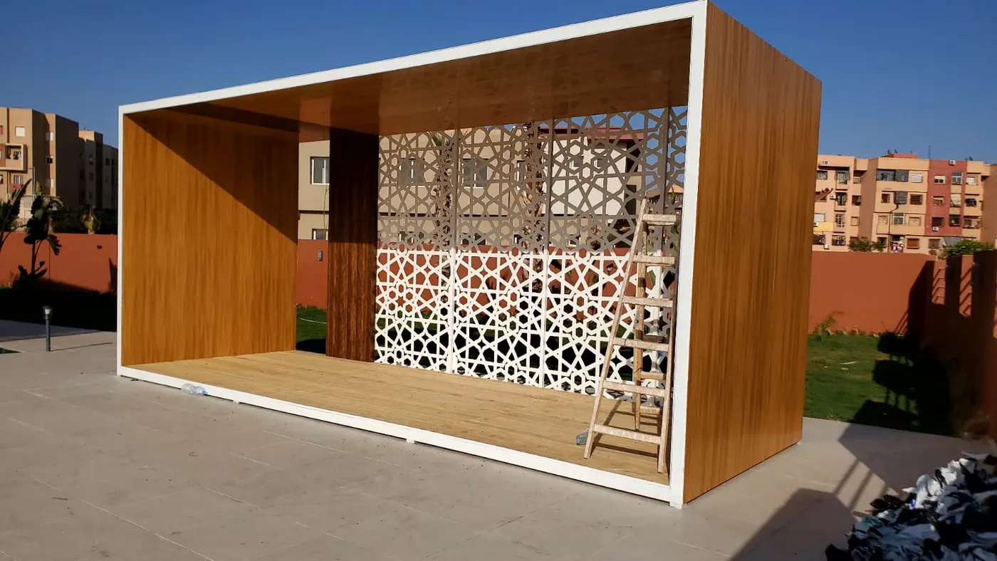 Centre Éducatif Féminin de Hay Hassani : le moucharabieh réinterprété en aluminium — image 1